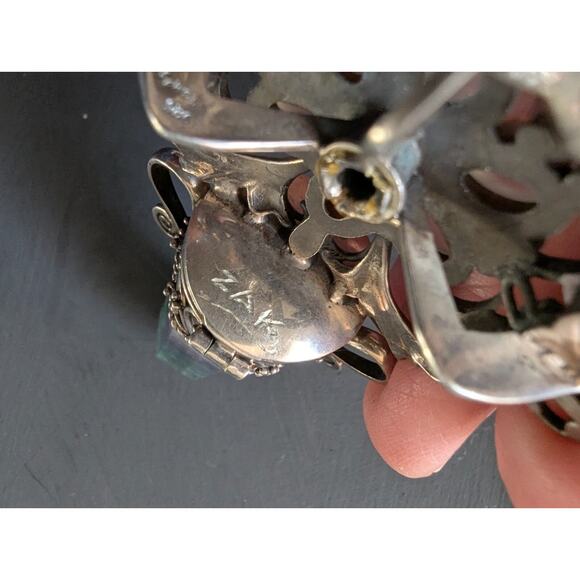 Vintage Florite Point Box Pendant with Ornate Floral Focal Signed - Picture 15 of 16